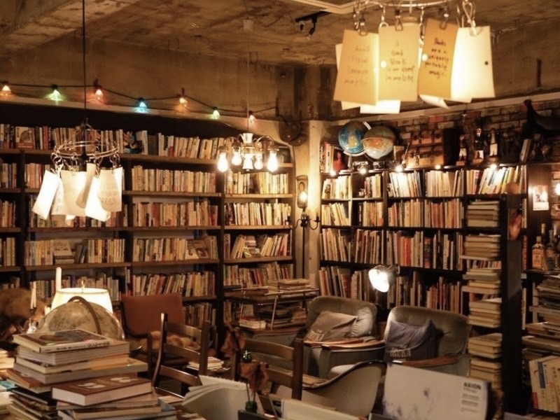 ゆっくり本に浸りたい…都内の隠れ家ブックカフェ３選